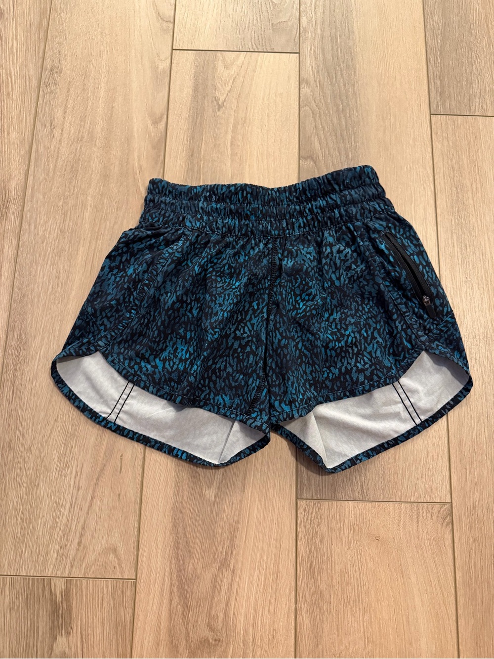 LuluLemon Tracker Shorts Size 4